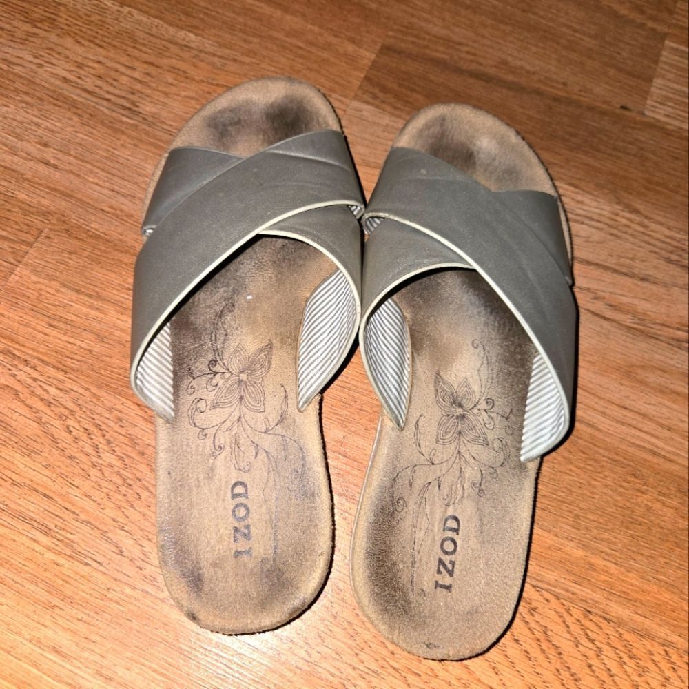 Well worn sandals size 6 IZOD